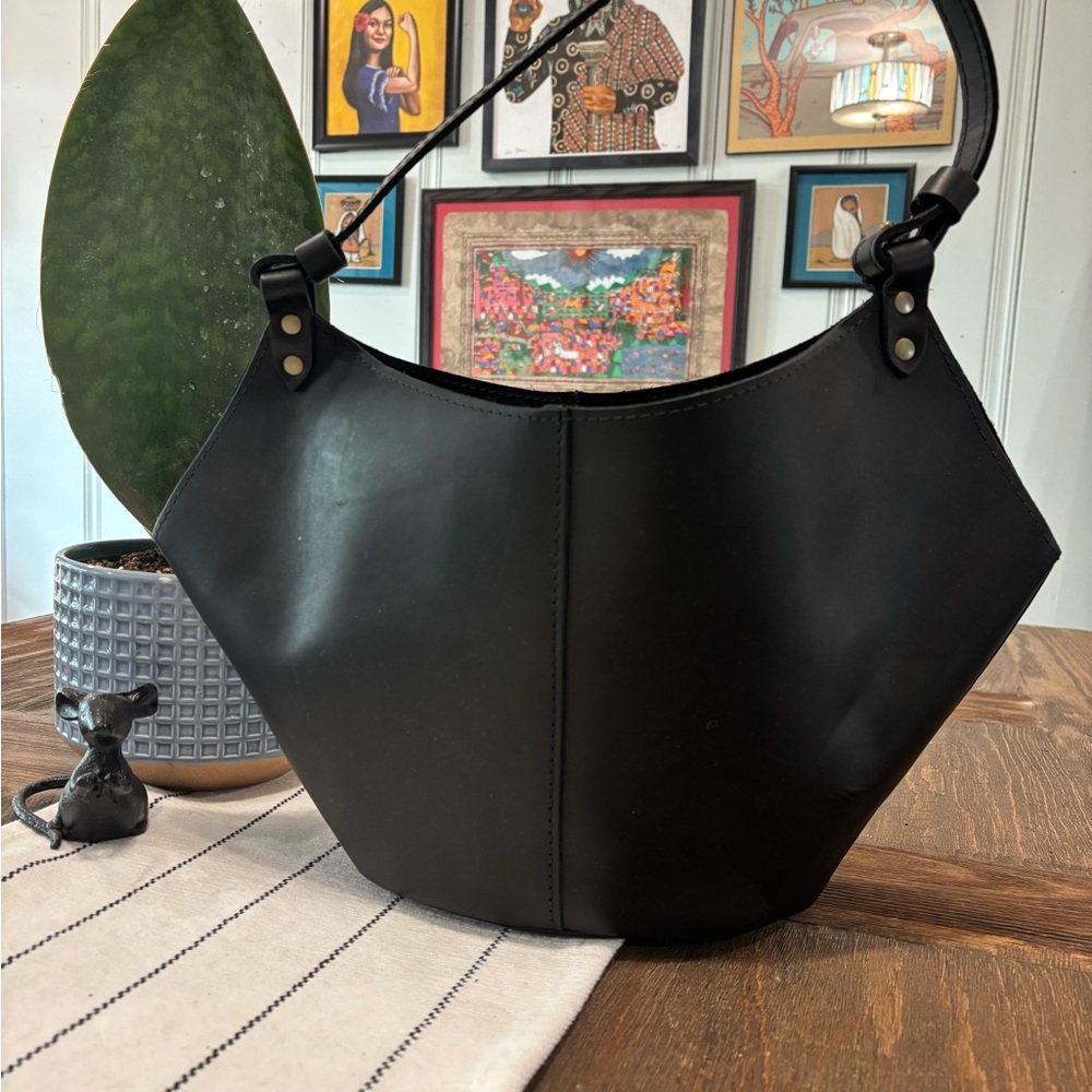 Portland Leather Black Shoulder Bag Sleek Modern Design